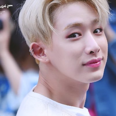 monarmchairx's profile picture. Outro : Tear