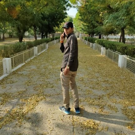 Shankar_Parana's profile picture. “अगर आप सही हो तो कुछ भी साबित करने की कोशिश मत करो, बस आप सही बने रहो, एक दिन वक्त खुद गवाही दे देगा !