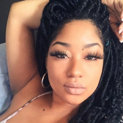 Yoshihanaa1's profile picture. Mom. Singer. Songwriter. Entertainer. 
And dassit.