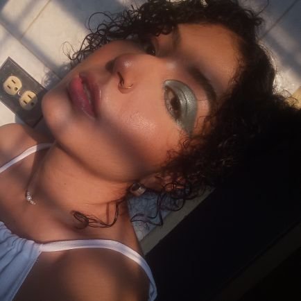 curly_hairgirl's profile picture. No me cuesta trabajo adoptar otra postura, yo tengo en eso, licenciatura