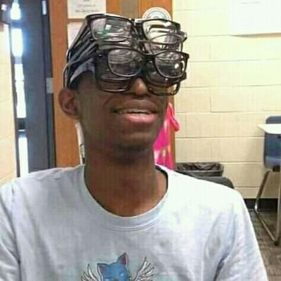 UrlyCastro's profile picture. abajo cadenas