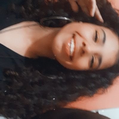 francesssssa's profile picture. amo churros, sou bilíngue e gostosa🇫🇷🇧🇷