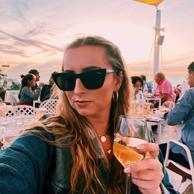 sydnehageman's profile picture. Very important & very pretentious