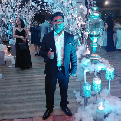 La felicidad en interior no exterior, por lo tanto no depende de lo que tenemos, sino de lo que somos.