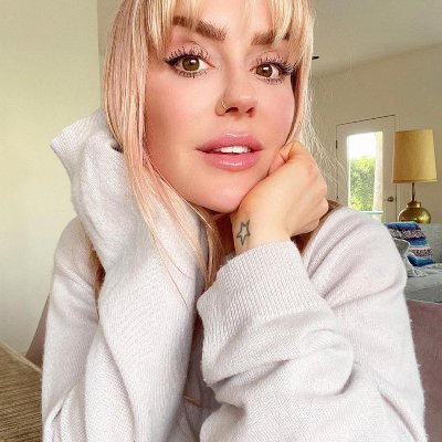 sherylw64643902's profile picture. fashion