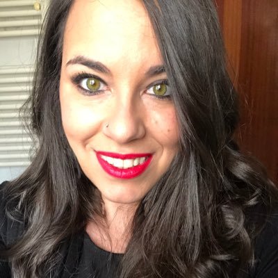Madrileña, periodista afincada en Cáceres, medio psicóloga. Redes sociales, CM, SEO/SEM, comunicación, del atleti... y gamer! ❤️SCII