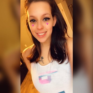 Wife. Mother. Makeup Junkie. Mental health advocate. Dental Assistant 😷 IG: Mariahbby23