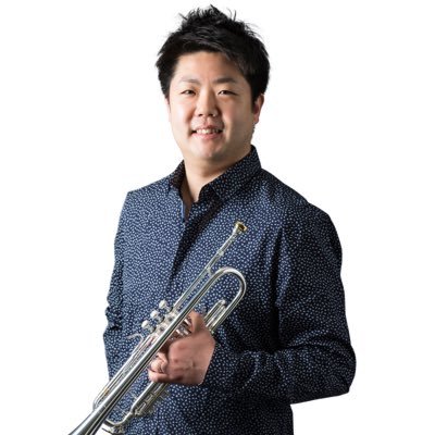 NHK交響楽団首席トランペット奏者。洗足学園音楽大学客員教授、国立音楽大学、愛知県立芸術大学、東京音楽大学、各非常勤講師。北海道函館市生まれ。