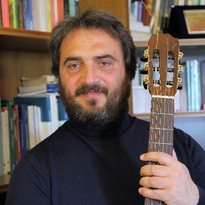 Libri, chitarra, natura, in quale ordine sceglietelo voi per me va sempre bene...
Books, Guitar, Nature