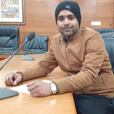 न मे मृत्युशंका न मे जातिभेदः,
पिता नैव मे नैव माता न जन्मः ।
न बन्धुर्न मित्रं गुरूर्नैव शिष्यः,
चिदानन्दरूपः शिवोऽहम् शिवोऽहम् ।।