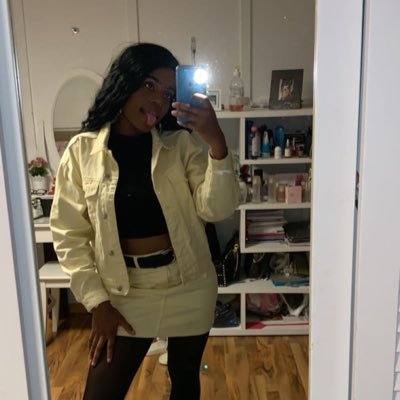 🤷🏾♀️I tweet my emotions a lot and retweet bare, that’s about it