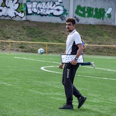 Derecho y Administración de Empresas /

Entrenador Nacional UEFA A /

Monitor de Tiempo Libre /

Entrenador en @cdjuventuddc