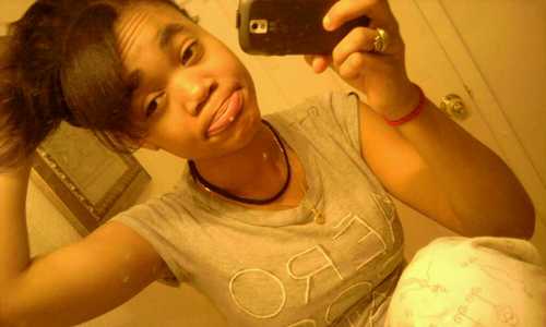 DalonIloveyou04's profile picture. i cant explain me in 160 letters so ima make iht short , i love music , boys , shoes , phones & clothes , smoker ? maybe . follow me please (: