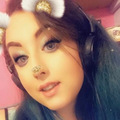 Writer ♍️ Full time Idiot, Part time coffee shop gal - always a Theatre Girl 🎭 Looking for bigger things💛