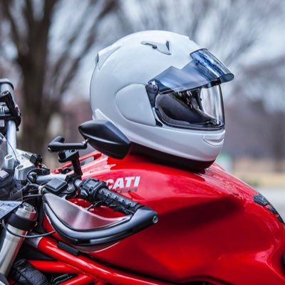 アライヘルメットのツイ見るとリツイートする習性があります😅💦アライの安全⛑に対する頑固な✊までの志🔥に惚れました🥰👍「推し❣️」ではありますが✌️決して他メーカーが嫌いという🥺ワケではありません🏠店員経験でのヘルメット比較⚖独り言でつぶやいていきます✴️🛵 気軽にフォロー🎵してください👋🌟