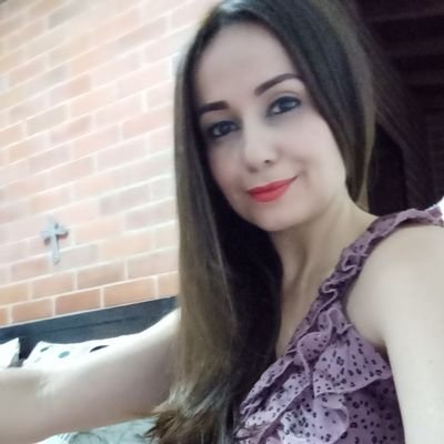 Comunicadora, especialista en alta gerencia.