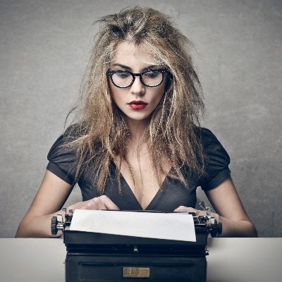 Escribo de mí, a veces de ti, y del caos que surge entre ambos.