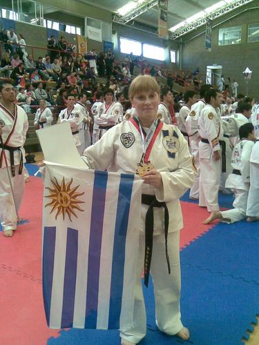 Soy Licenciada en Ciencias de la comunicacion, trabajo como periodista, Soy cinto Negro 3er. Dan de Taekwondo STF e Instructora.