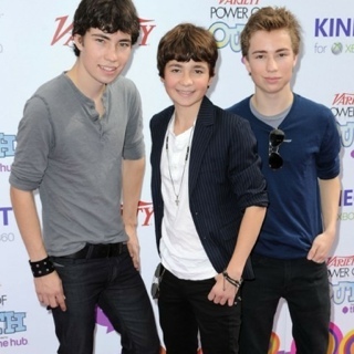 iSupportBurnham's profile picture. i love burnham & justin bieber.