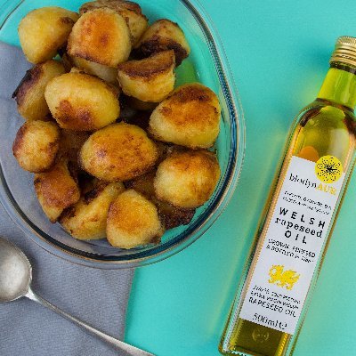 Olew had rep wedi'i dyfu, oer-wasgu a potelu yng Nghymru. / Rapeseed oil, grown, cold-pressed & bottled in Wales. Healthy - Versatile - Local 01758 701380