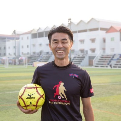 Taiichiro Saito 東南アジアサッカー 今日のシンガポール でのコサルでは下は16歳から上は50歳までの参加者が 昨日のカンボジアでのコサルでは日本人やカンボジア人の参加者全員で3 11への黙祷を ボールでまとまったりつながったりのありがたい日々に感謝