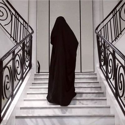 آهمس إلى قلبك في أي خطوة تخطوها ، في حياتك حاول أن تجعل العقل والقلب معا لأنَ فِي العَقلْ أرادَة و في القلب ضمير ...💌🌸