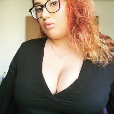 add my Insta ale.xmarie12 and my snap-mariealex321