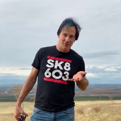 ellis_edwin's profile picture. Just a weirdo that bakes.
Lover of all broken things