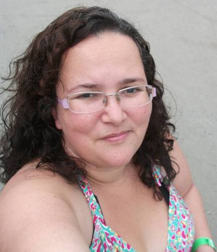 Dificil definir em 160krqt mulher,esposa,mãe da Mari e do Murilo,servidora publica estressada,cansada e ansiosa + vivendo numa boa