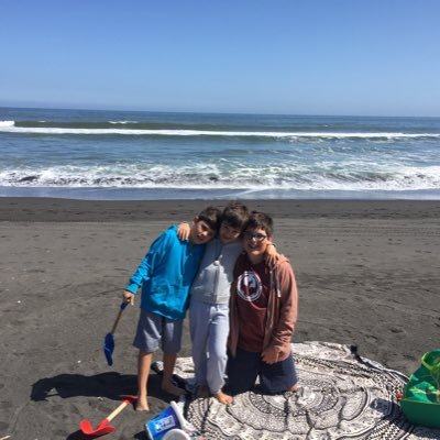 madre de 3 hijos , feliz esposa . enfermera , docente- investigadora del Depto. Enfermería de la UBB