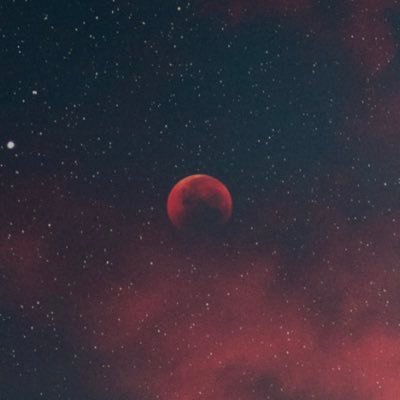 أشعر بأني غريبه و لا أنتمي لأي شي 🍃