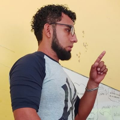 Chinno97028384's profile picture. ojos color sol