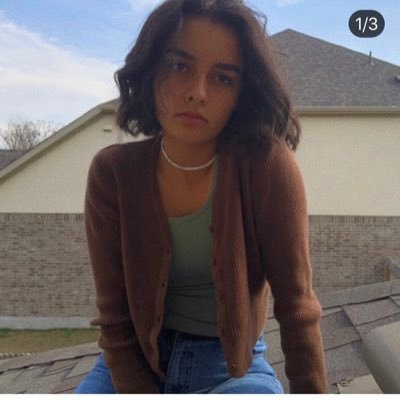 izzy21722630's profile picture. chicken wing chicken wing hot dog.