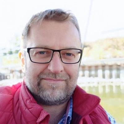 Lekarz neurolog. Polityką interesuję się, bo teraz trzeba. RT nie oznacza poparcia. Tutaj jestem prywatnie.