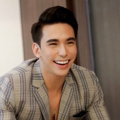 mavisb_'s profile picture. What’s going on? 😉