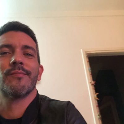 Milito las ideas del socialismo. Lejos de cualquier fanatismo. Profesor de Historia. Concejal MC.