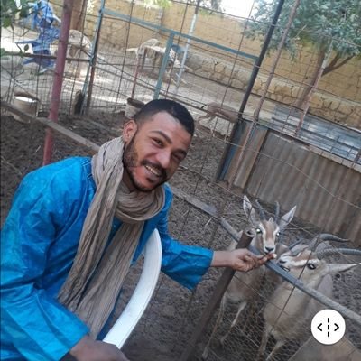نتحرى الصدق ولا ندعيه
إن ثبت مآقلنا شكرنا
وإن كآن العكس ترآجعنآ 💚