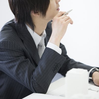 ♂独身 家なし 20代30代ブラック企業でボコボコにされ退職金なしでエンド。そこから立ち上がり【時間の支配者】になるべく【不労所得＆自動化】に関するものを貪欲に探索中！スタバで過ごすひと時が至福の時間。同志とつながりたい‼︎