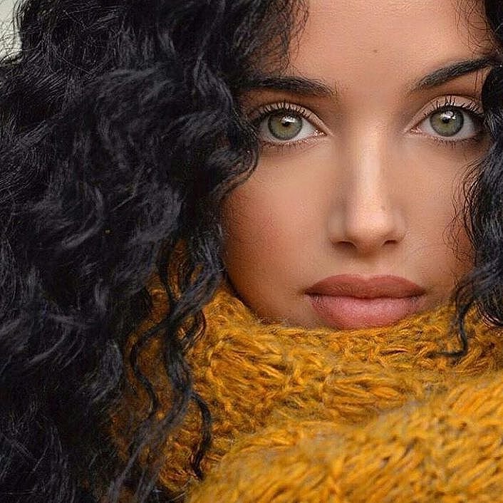 misranar17's profile picture. Bir İstanbul hanımefendisi 

*Dm'ye bir şarkı bırak.*