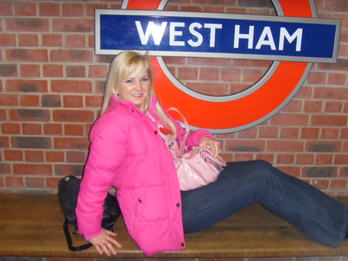 Princessklairxx's profile picture. love music!! massive Quo fan! massive music fan in general! 
love my hubby, family and animals! West Ham forever!!  Up The Irons!