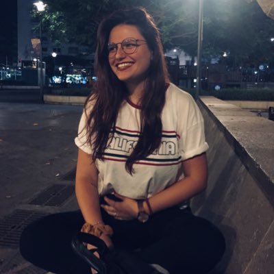 25.Periodismo y CAV en la URJC.Realizadora de proyectos audiovisuales y espectáculos. Escribo y canto como hobbie. Por siempre parte de mí 5*1 ♥
