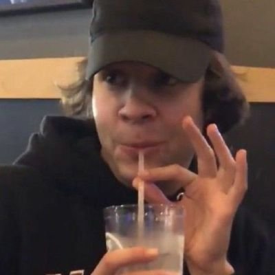 stmftb's profile picture. we're all clowns at the end of the day😔