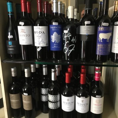 La Venencia Tienda gastronomica
on líne. teléfono 680808843.
te ofrecemos una gran variedad de vinos y tres salas para Degustaciones y maridajes.