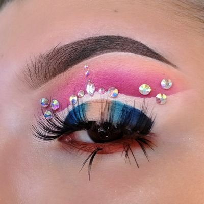 21 • creative makeup is my specialty ❤️✨• IG- @CODIEBEAUTY ✉️ for PR/COLLABS - codiebeauty@gmail.com HUGE bookworm!!