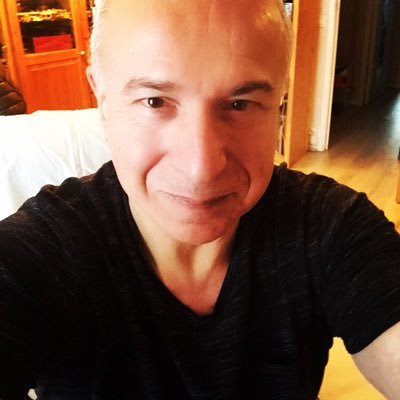 TThierry83's profile picture. Correr tras mujeres nunca ha hecho daño a nadie. Ponerse al día con ellos es peligroso. George Bernard SHAW