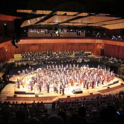 Fue creada en 1948 como Orquesta Sinfónica del Estado con el objetivo de promocionar a directores, compositores y ejecutantes argentinos y difundir los clásicos