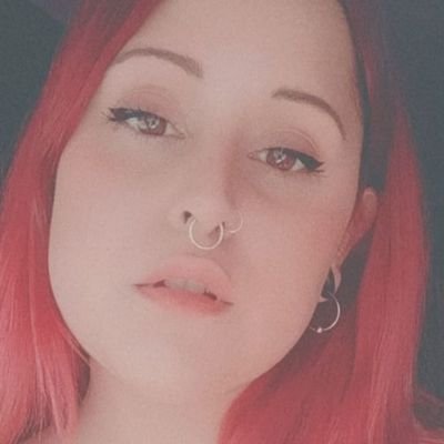 Y lo que tardemos en hacerlo aquí. Tú que me lo has enseñado puede ser en mi ataúd. Que la droga, el Rock n' Roll y el sexo, solo es actitud.