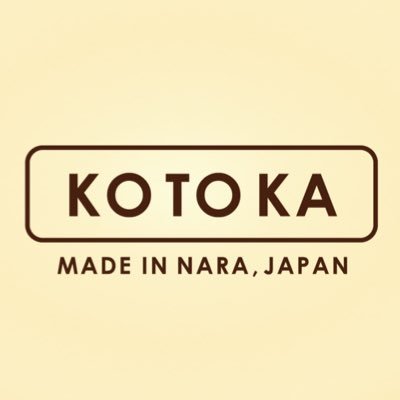 日本有数の革靴産地、奈良。この地の7社の革靴メーカーが共同でつくった靴が「KOTOKA」です。素材を生かしてシンプルに。日本の感性でつくりました。選りすぐった日本の革が足を包み込む、柔らかな履き心地をお楽しみいただけます。