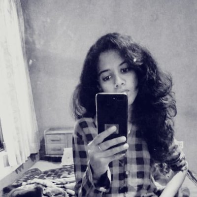 RoseVinla's profile picture. 