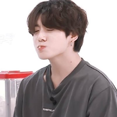 BulletproofVes4's profile picture. I am ARMY